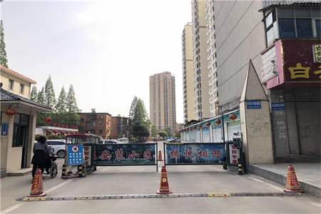 清河上城复试楼4室2厅2卫120万179m2出售